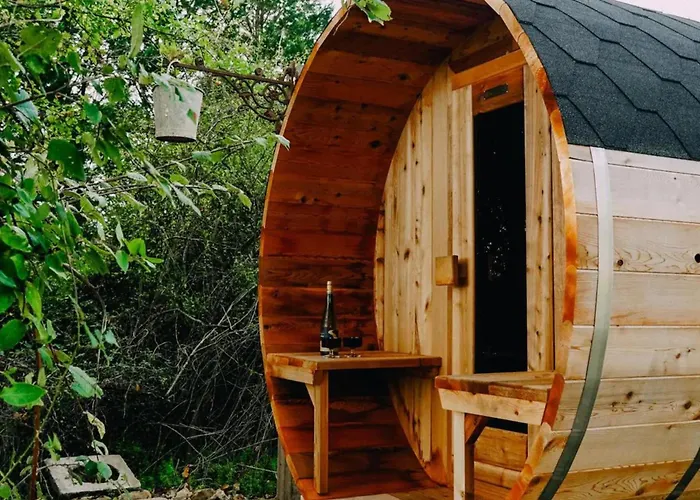 1 Bed Tiny House Sleeps 2 -hot Tub -coal Fireplace Сasa de vacaciones *